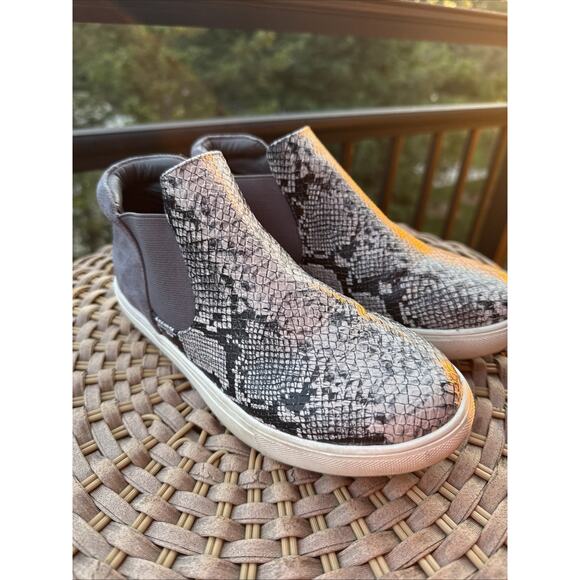 Coconuts by Matisse Gray Snake Print Chelsea Boot 5.5 Shoe Low top - Picture 9 of 15